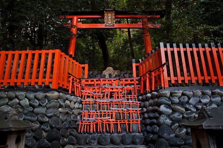 Fushimi-Inari Shrine Orange Torii 11-1767.jpg